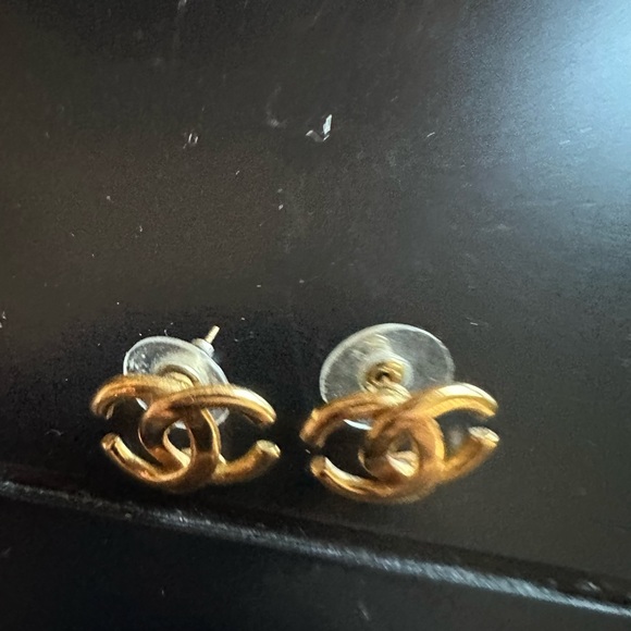 Vintage Chanel earrings - Picture 2 of 6